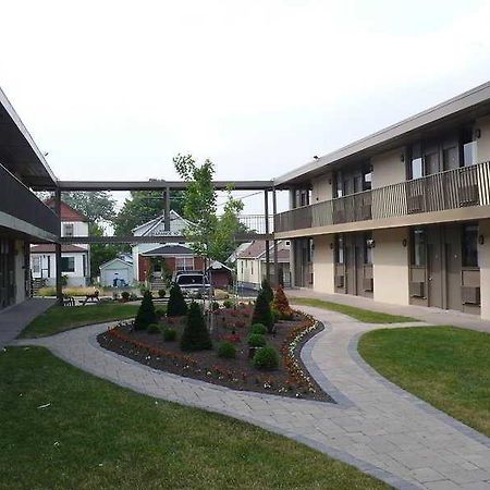 Niagara Plaza Hotel By Fairbridge Buitenkant foto