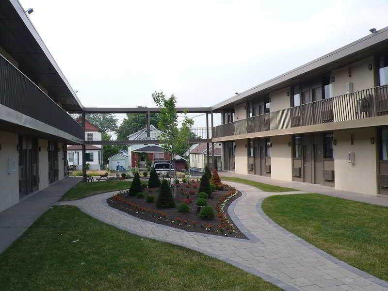 Niagara Plaza Hotel By Fairbridge Buitenkant foto