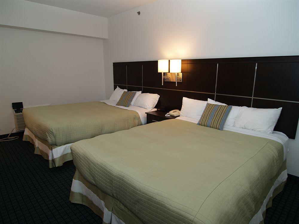 Niagara Plaza Hotel By Fairbridge Buitenkant foto